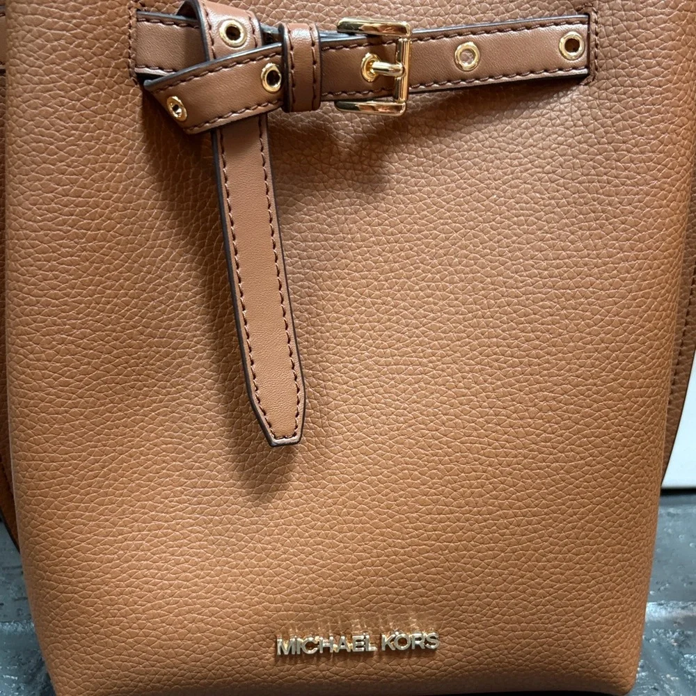 Michael Kors Emilia Small Bucket Bag Messenger Leather Luggage - Picture 3 of 16